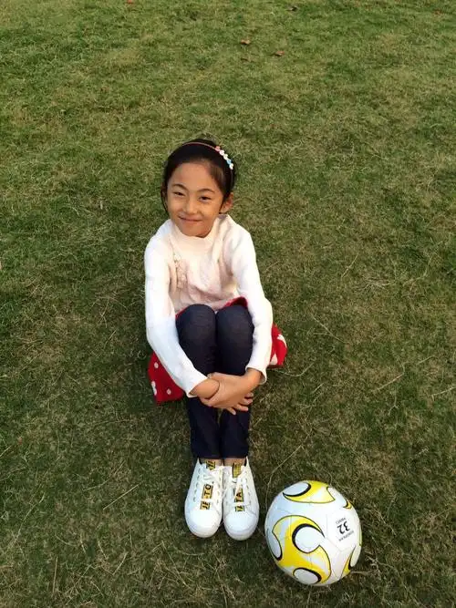 所以我是巨蟹座的小女生呦!我现在就读于枣庄市实验小学四年级5班.好