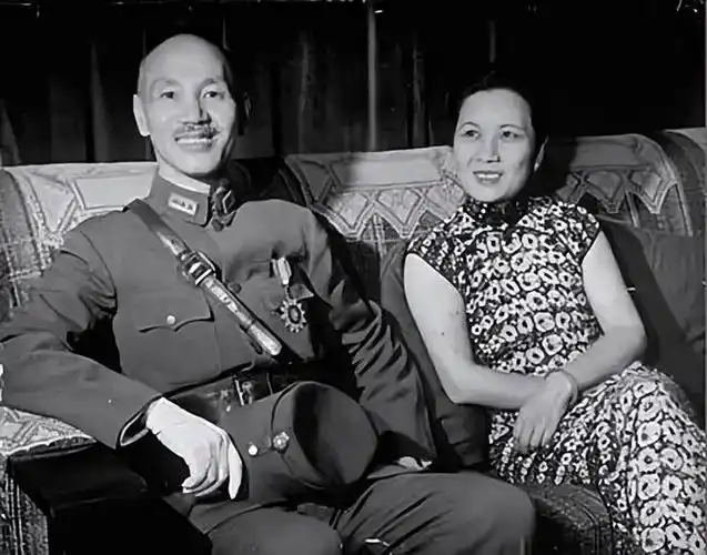 宋美龄在蒋介石去世后也早已来到美国休养,张学良去了美国,很多生活费