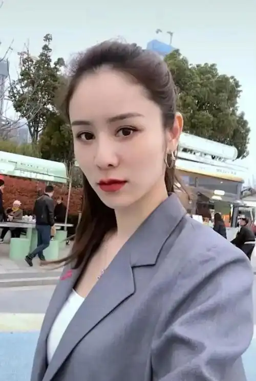 林峯老婆张馨月穿衣搭配品味一言难尽,遭网民狠批兼与吴千语比较