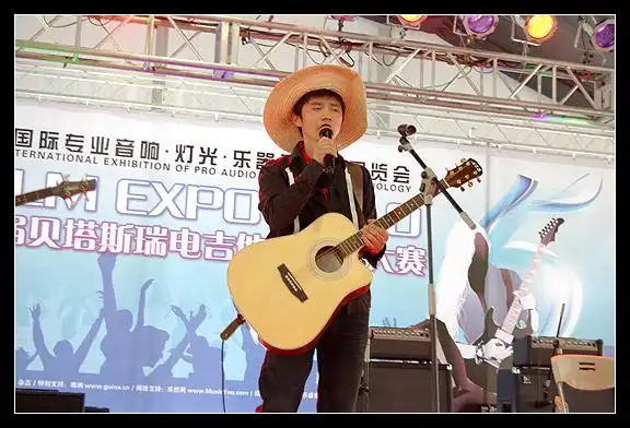 乐队以及历届获奖选手大可,刘伯辰,朱彬昂,吕美乐等在这里为大家奉