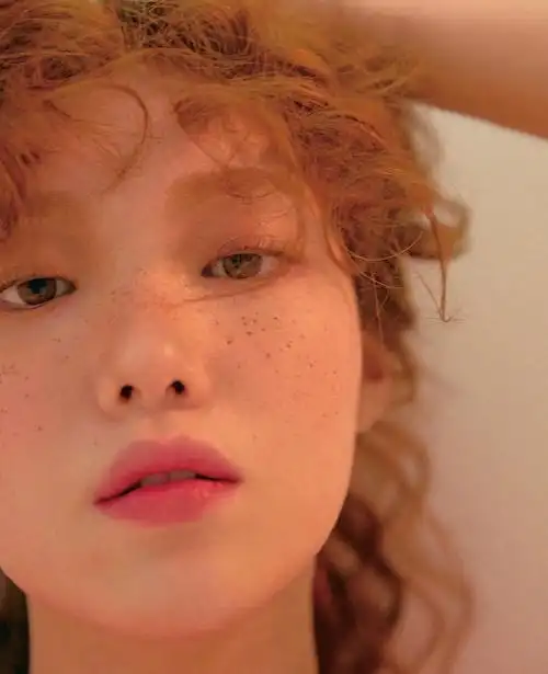 李圣经雀斑妆时尚杂志写真图片