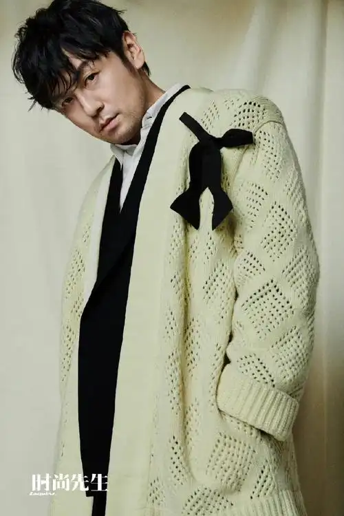 组图:雷佳音电影质感大片曝光 着皮衣留胡茬彰显成熟魅力_高清图集