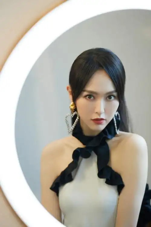 唐嫣连体裤甜飒时尚写真图片24