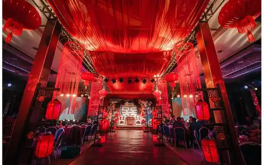 贵宾楼全场吊顶蓝红汉唐中式婚礼仪式感超强
