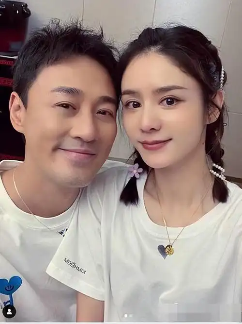 42岁男演员林峰被说老(肤色发黑脸颊下垂妻子护夫怒怼恶评) - 品度