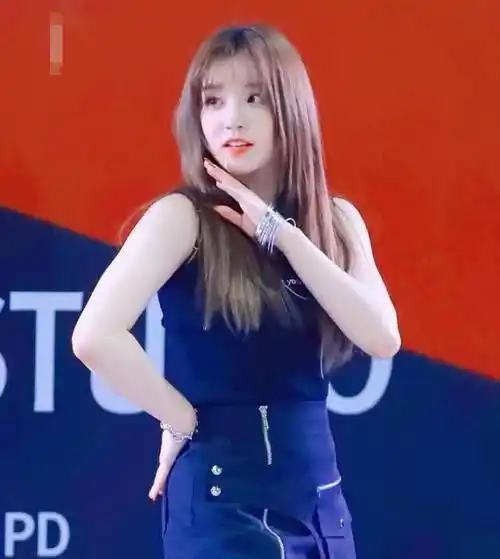 别再说宋雨琦腿粗了!