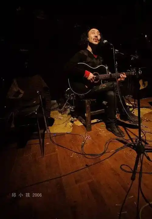 他是民谣界的传说一生只一张专辑他永远活在1988他是赵已然