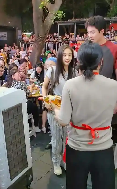 王子文现身引整条街轰动,连气质都像整了容|刘宇宁|周冬雨|文颂娴|女