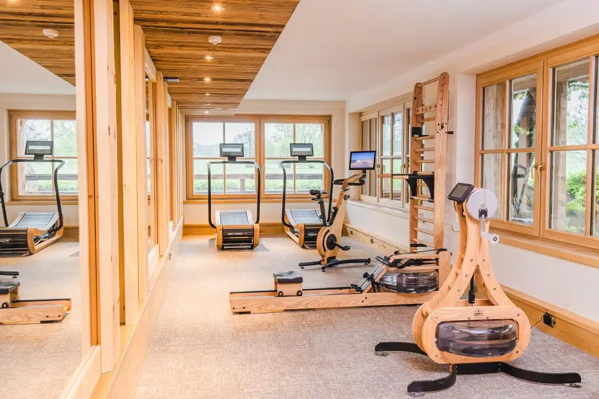 沃特罗伦健身房:长廊型小户型,布置一间有格调的健身房