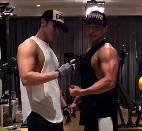 张伦硕,36岁,娶了大自己12岁的妻子钟丽缇,曾经也是美艳到不可思议