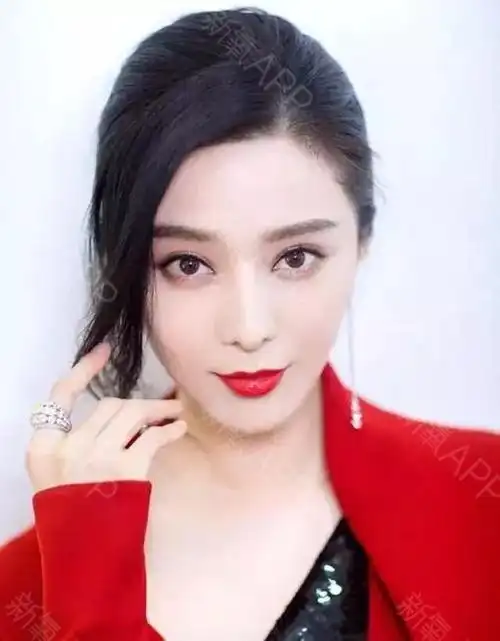 辛芷蕾素颜双眼皮宽如海沟,到底什么样的双眼皮才是好看?