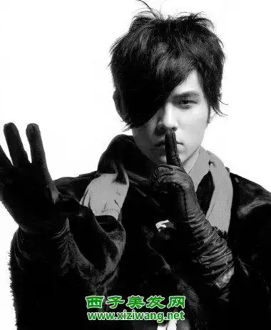 周杰伦三七分发型