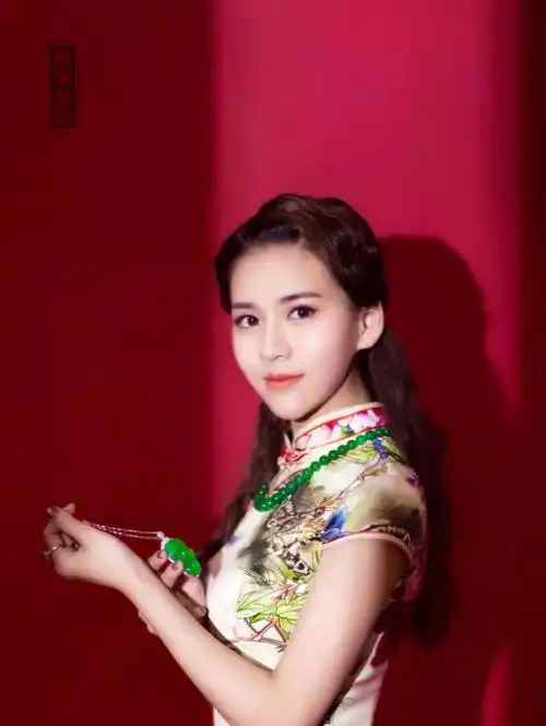 节语|从翡翠看女人,亦柔软亦强大