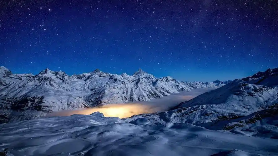 星空雪山云摄影