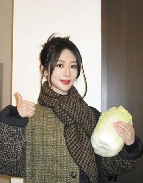 生图如照妖镜:杨紫老了,和小8岁范丞丞像隔了辈分,下巴缺一块|素颜