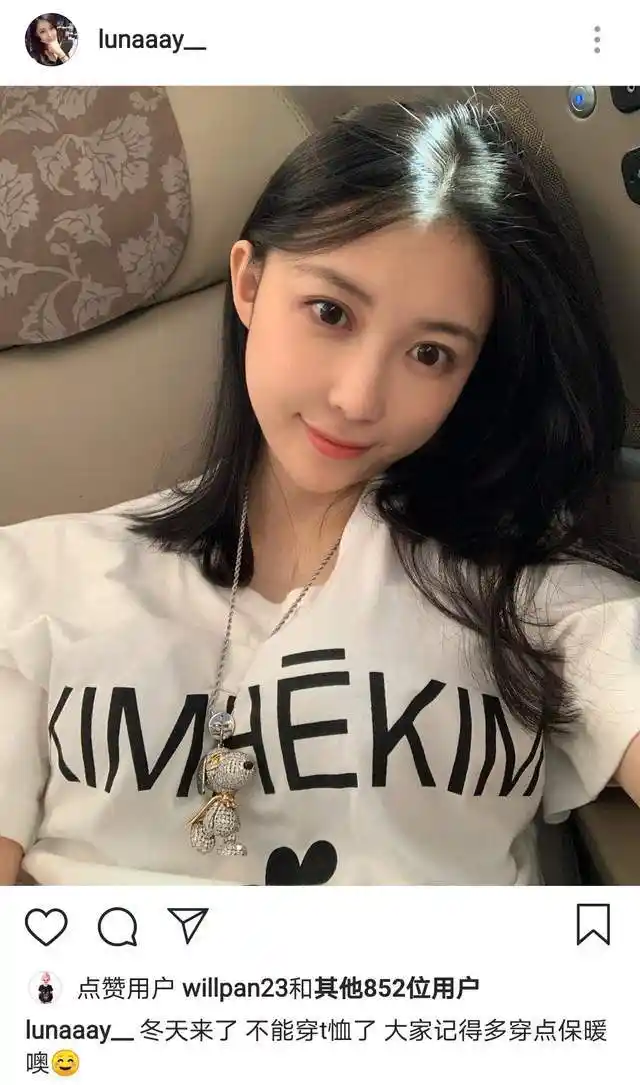 潘玮柏妻子宣云晒天台美照,戴墨镜长腿白皙,凹造型秀无名指婚戒_luna