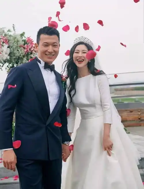 红三代,富二代,曾经的豪门老板娘,今天低调嫁圈外人_朱珠_陈楚河_李泉