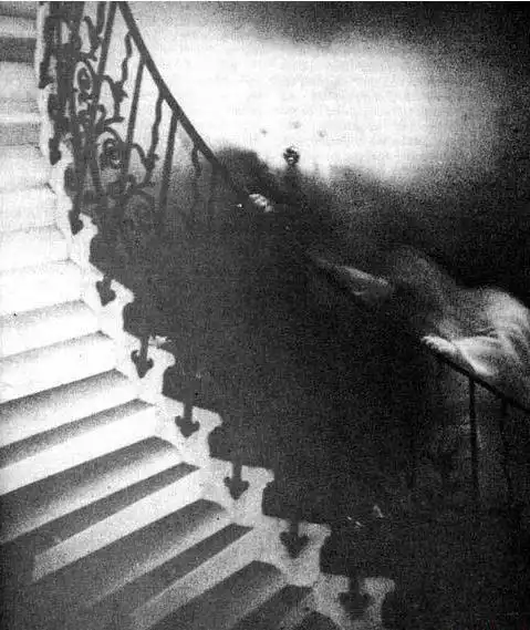 世界十大灵异照片让人毛骨悚然胆小者误入