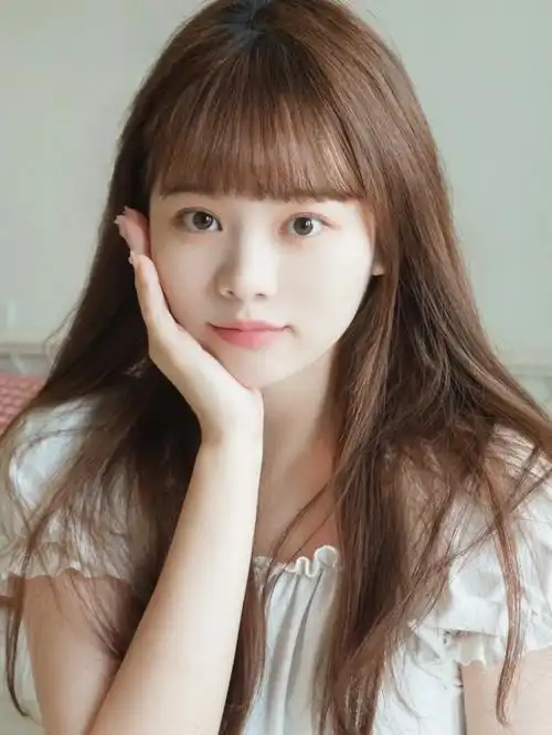 女孩子干净自然就是最好的状态啦!