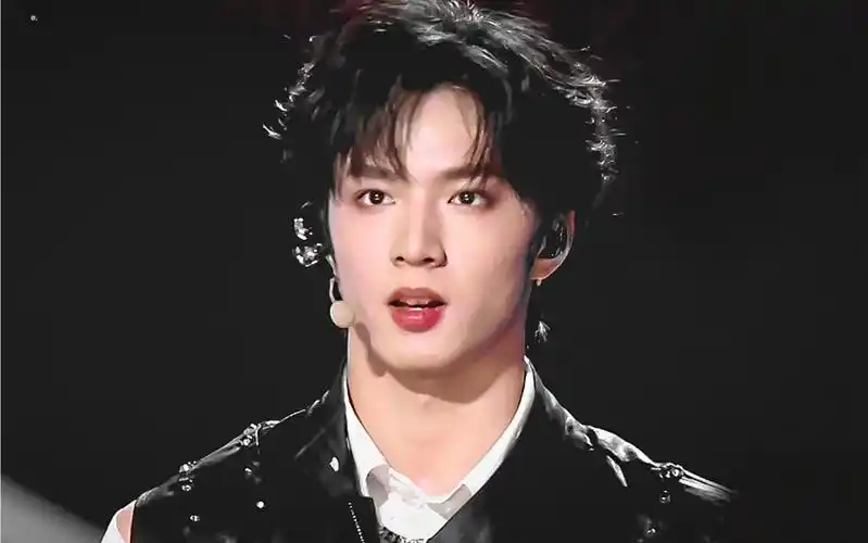 刘耀文 / 天生爱豆 刘耀文是舞台的神