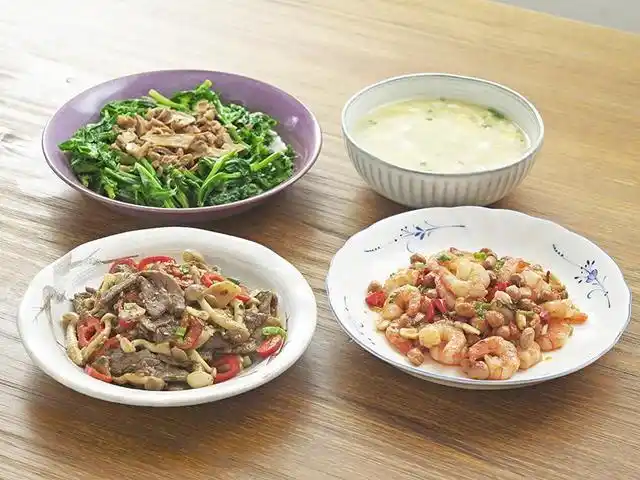 一家三口的假期晚餐,三菜一汤,清淡营养味香,孩子吃得高兴!