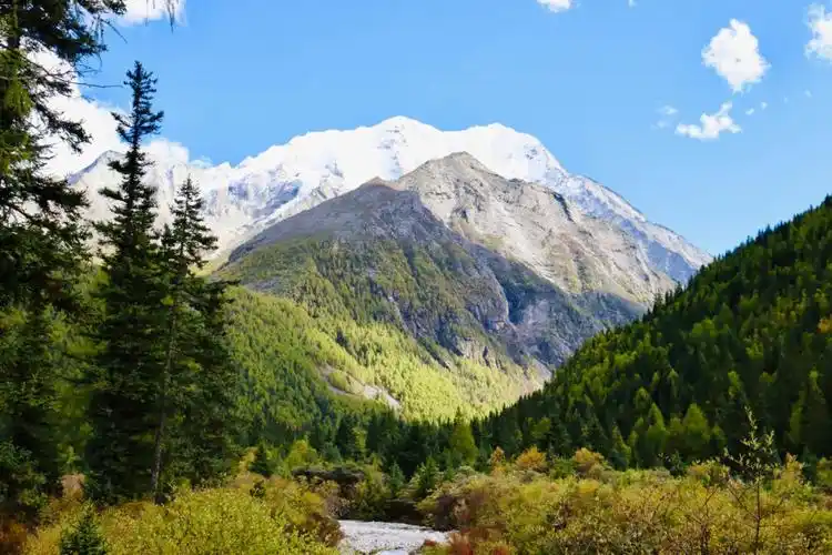 多亏刷了小红书发现了亚拉雪山风景区(导航得搜亚拉),从雅拉雪山观景
