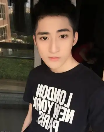 小清新俊俏帅哥图片大全