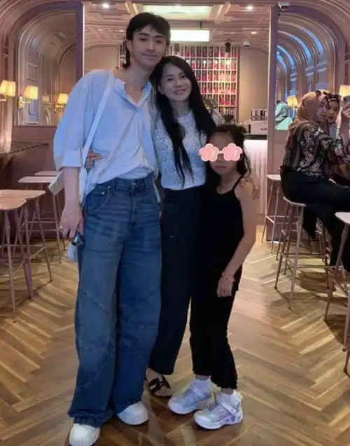 学霸伊能静儿子三年修完四年学分提前从纽约大学导演系毕业