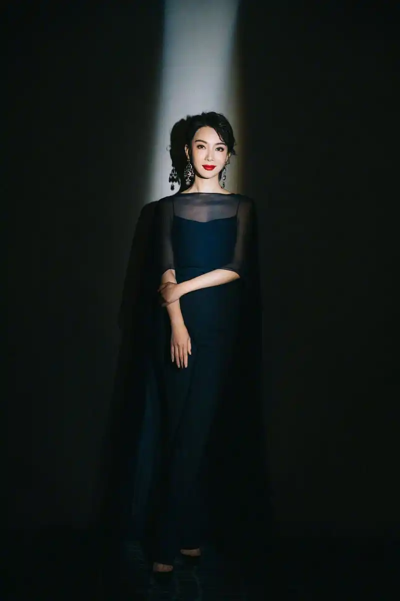 今天上台三次,也是我第三次获得华鼎奖.