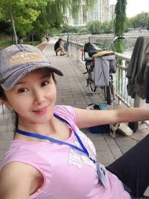 孙菲菲整容后遗症40岁孙菲菲近照脸太僵