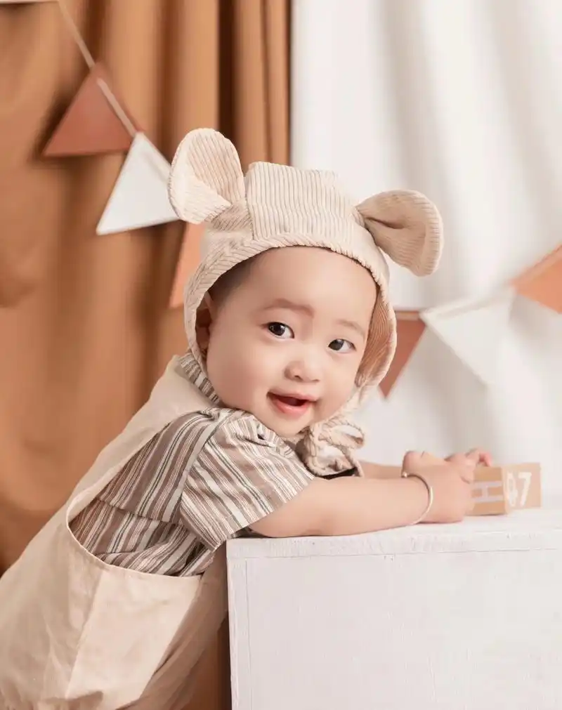 周岁照来喽～07.这个秋天93,我的男孩92一岁啦～ 童年很 - 抖音