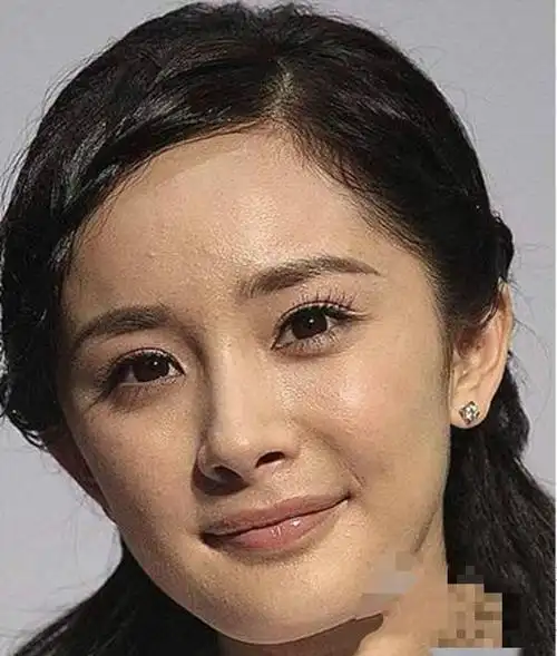 无意抓拍的杨幂素颜照,那可真不是差一个光线的问题啊