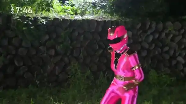 粉战士救场失败,反被打倒在地(悲)