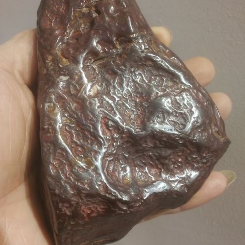 火星陨石特征 火红颜色 很漂亮 无磁 融流线燃烧细腻 手把件.