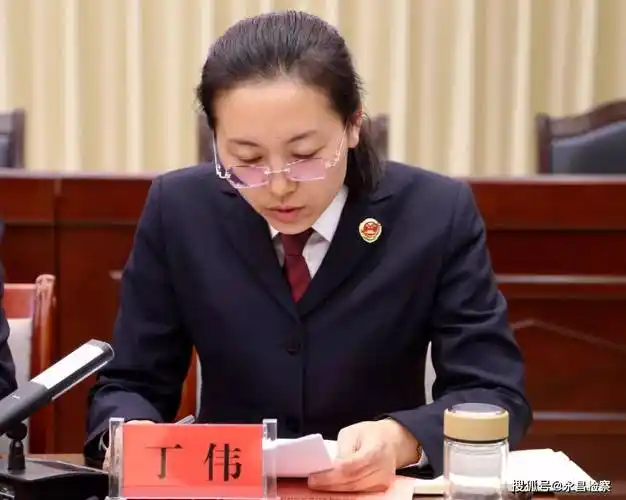 从检十四年以来,她认真专注,耕耘探索,从书记员,助理检察员一步步成长