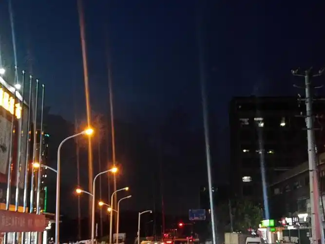 散光眼里的路灯