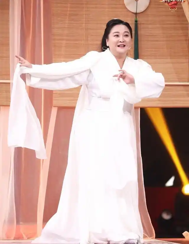 贾玲《王牌对王牌》造型汇总,女人因可爱而美丽!