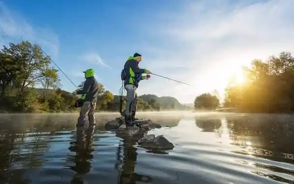 夏日户外钓鱼指南:轻松避开钓鱼误区,巧钓刮风天!