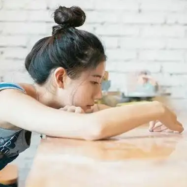 qq头像女生丸子头好看高清的丸子头女生qq头像图片