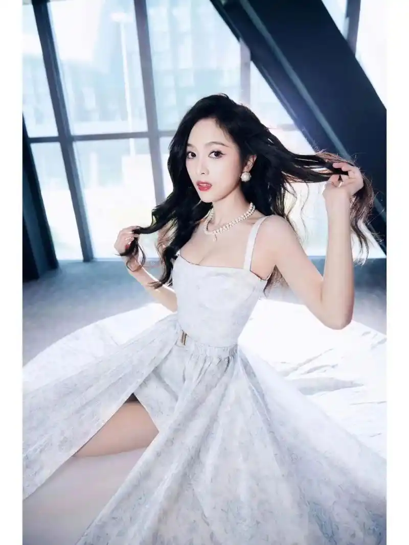 明星动态# #明星穿搭# #吴宣仪