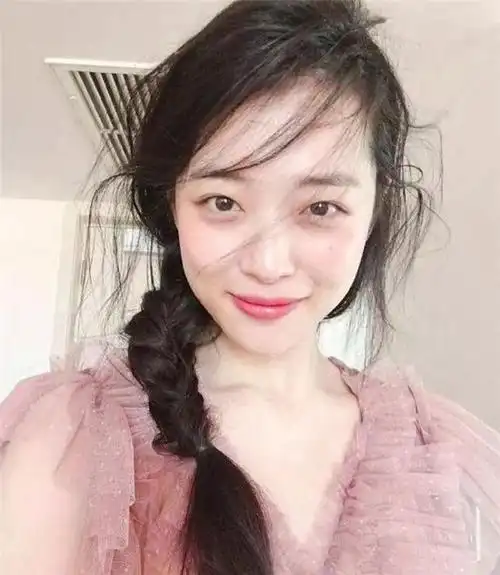 网暴者丝毫不悔,死于恶意的韩国女星崔雪莉连迟来的歉意都等不到!