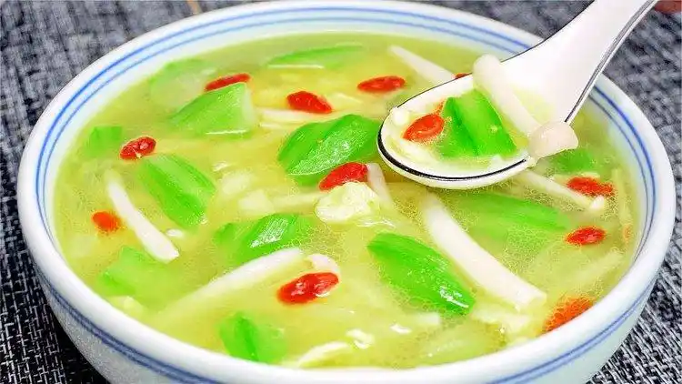 丝瓜三鲜汤怎么做才好喝?试试这搭配,营养又好喝,一锅不够喝