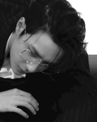 8位眼镜造型帅翻明星!王一博,车银优高级本人,玄彬超斯文,肖战有杀气