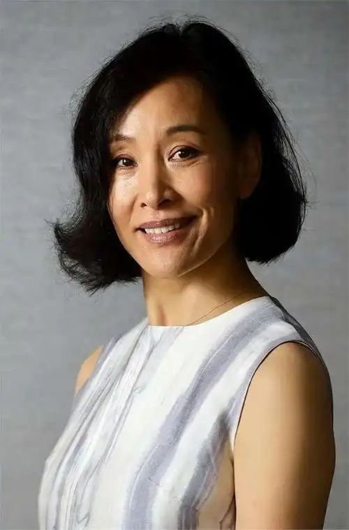 陈冲:加入美国国籍后仍"回国捞金",已经走上了另一条大道!