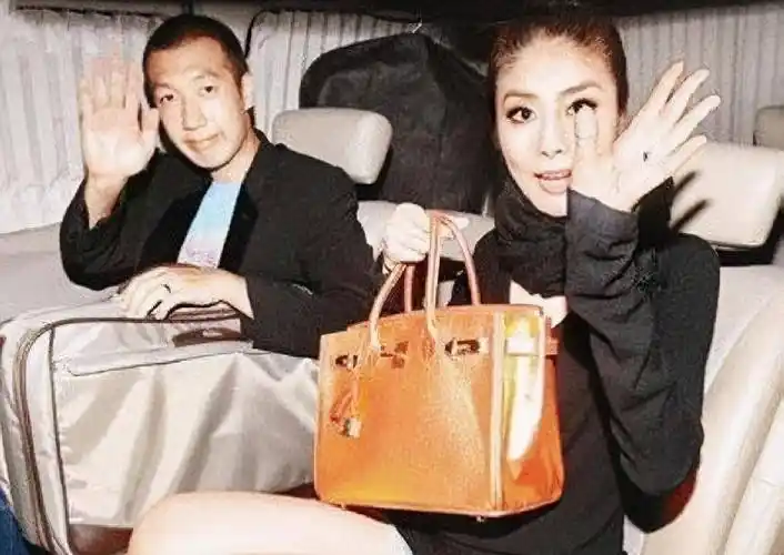 天后陈慧琳美得不像50岁,花400万坐月子,爱情更让人羡慕_刘建浩_留学