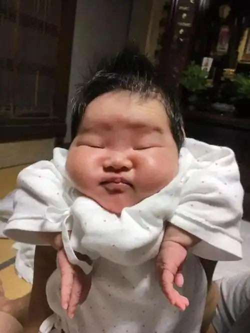 朋友圈晒孩子丑萌照,看到第一个就笑喷了!网友:看完都不想生娃了