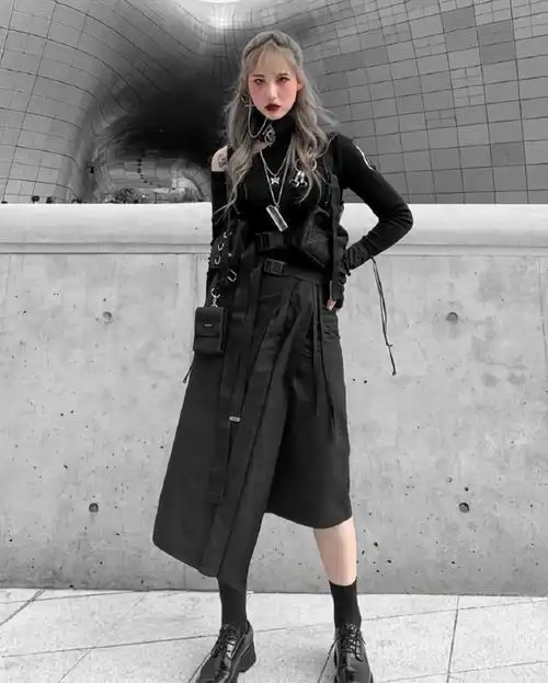 还在扮少女可盐可甜酷girl朋克装穿上就是整条街最酷的崽