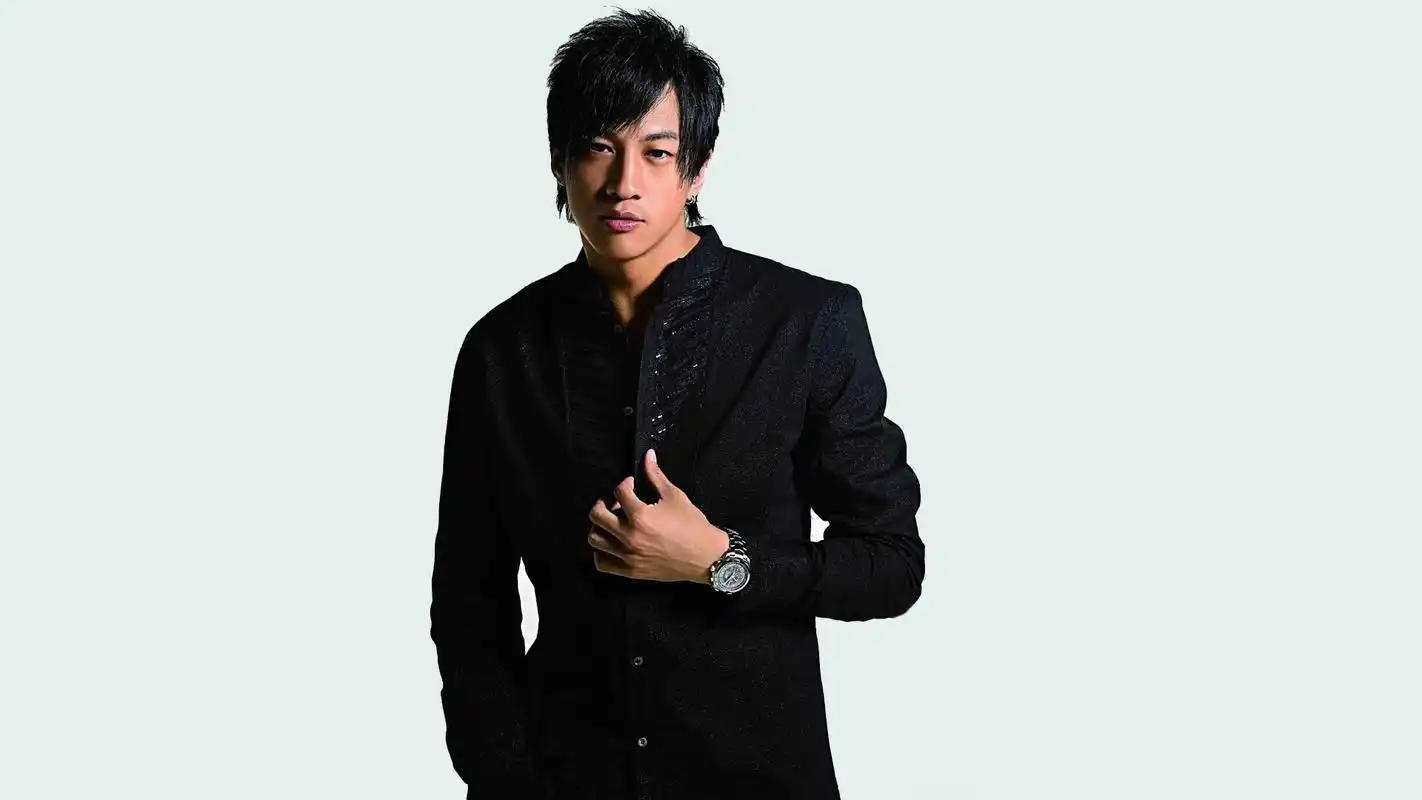 帅气明星何润东写真桌面壁纸