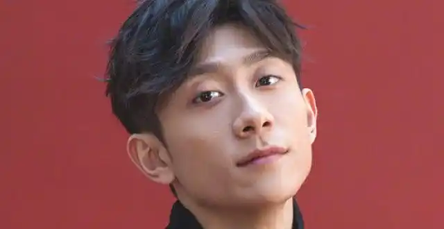 张一山帅气美图写真,十分可爱