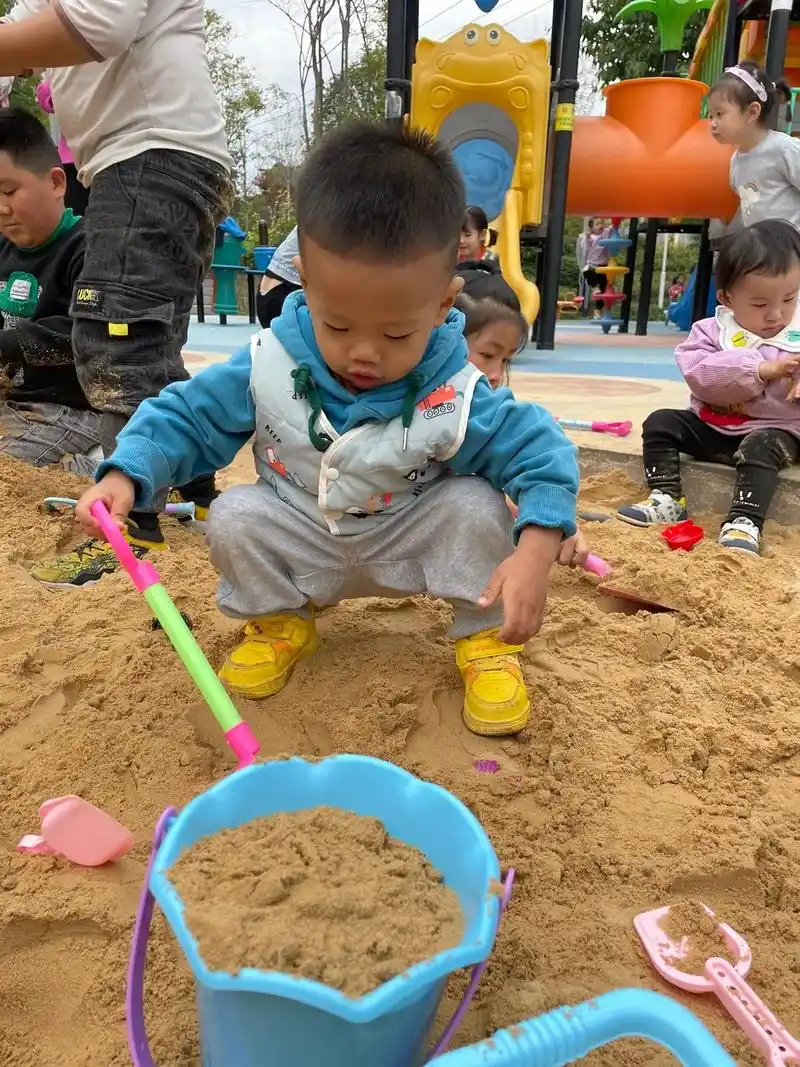 一起玩沙子 #愉快的周末时光 #每一张照片都是满满的回忆和 - 抖音